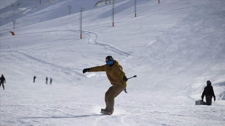 Sivas'ta Yok, Erzurum'da 116 Santimetre Kar Var
