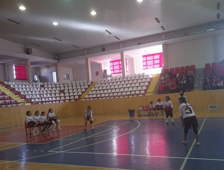 Şölen Havasında Voleybol Maçları