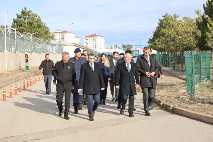 Vali Şimşek Sivas Cezaevini Ziyaret Etti