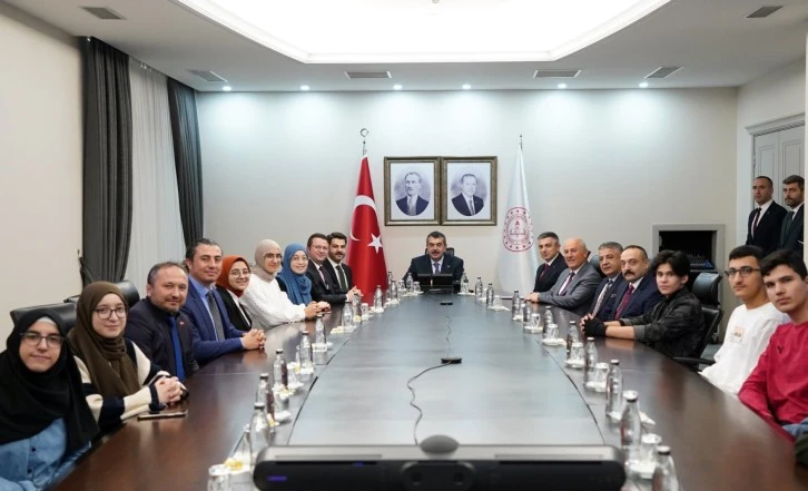 Bakan Tekin Sivaslı Öğrencileri Ağırladı