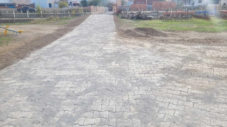 İlçede Parke Taşı Döşeme Çalışmaları Sürüyor
