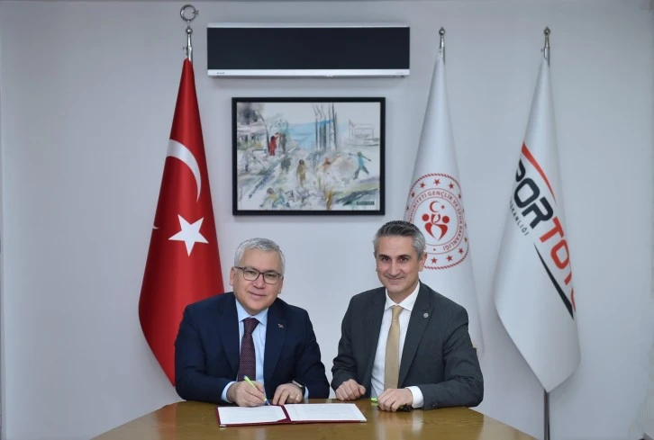 Sivas'ta Okullara Yeni Spor Alanları Yapılacak