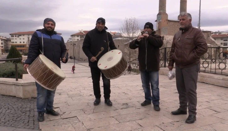 İş Bulmak İçin Kilometrelerce Yol Geldiler