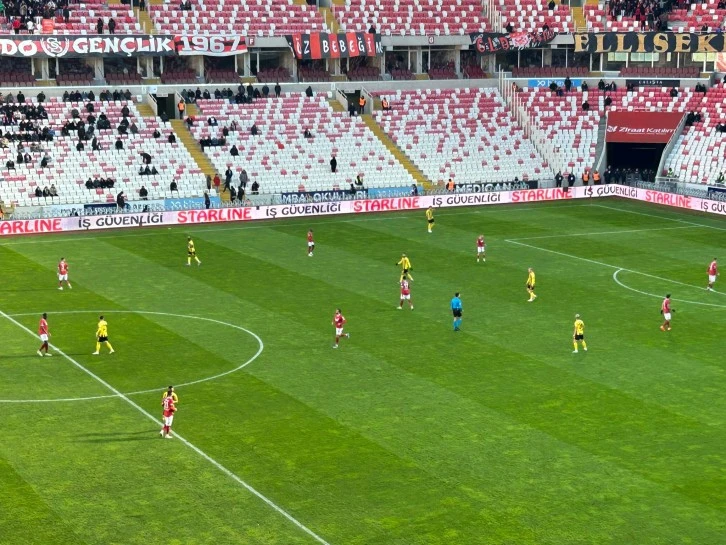 Sivas'ta İlk Yarı Sessiz Bitti