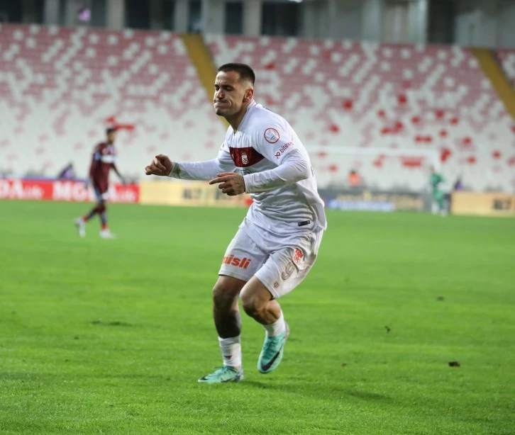 Manaj Gollerine Devam Ediyor
