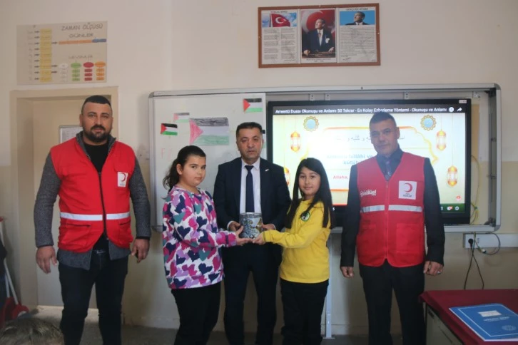 Sivaslı Öğrencilerinden Filistin'e Yardım