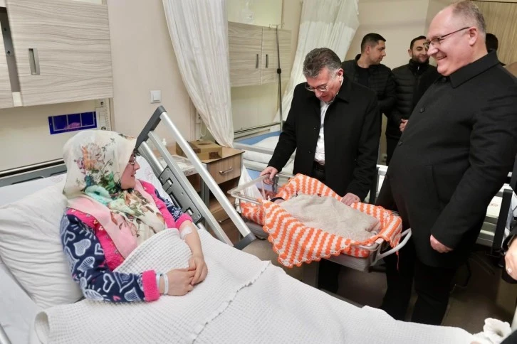 Yeni Yılın İlk Bebeğine Altın Abdullah Güler’den