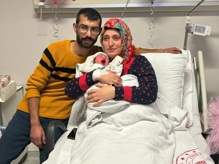 Bakan Göktaş'tan Yeni Yıl Bebeklerine Ziyaret