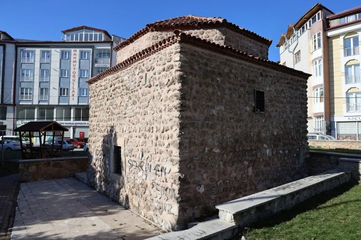 Sivas'ta Türbeye Büyük Saygısızlık