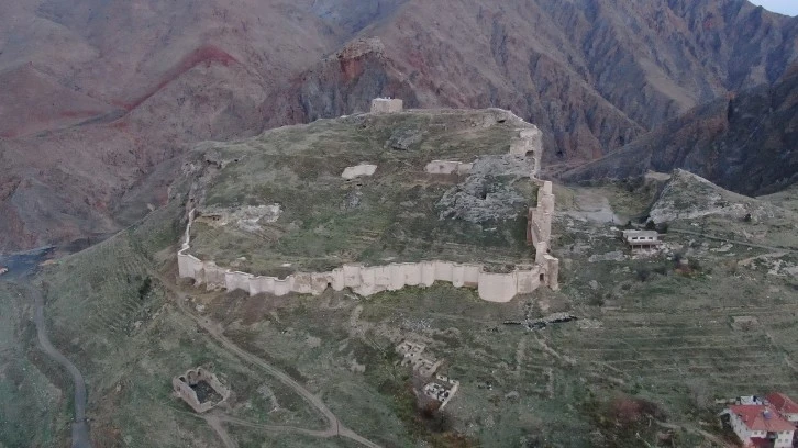 Divriği Kalesi Tarihe Işık Tutuyor
