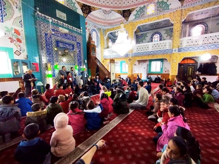 Gençler Yıldız Camisinde Buluştu