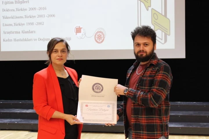 Kadınlar Çevrimiçi  Şiddete Maruz Kalıyor