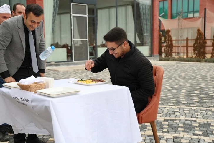 Sivas Köftesi İçin Kıyasıya Yarış