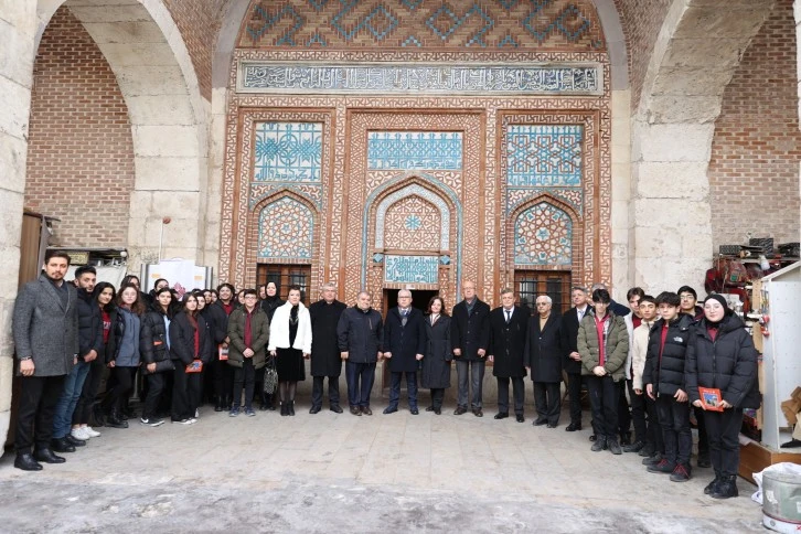 Sivas'ın Sultanı İzzeddin Kevkavus Anıldı