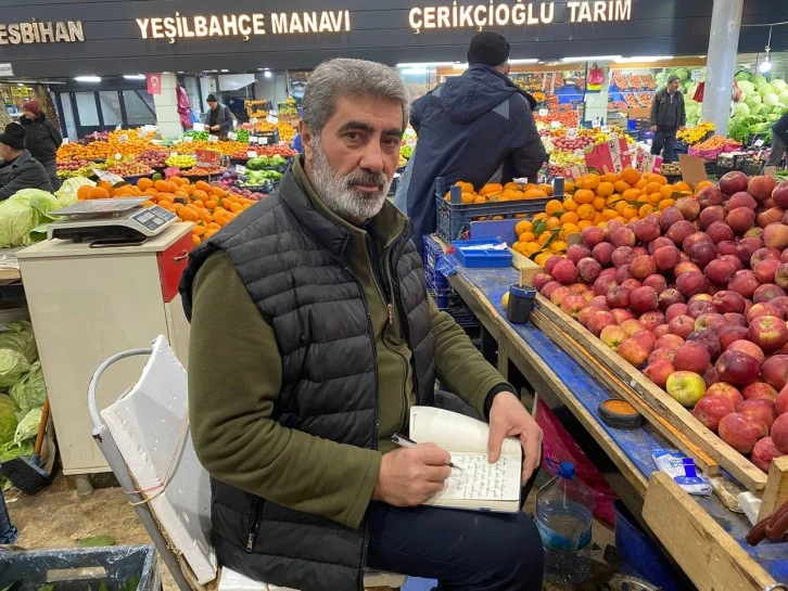  Sivaslı Esnaf Hem Pazarcı Hem Şair, Hikayesi Duygulandırıyor