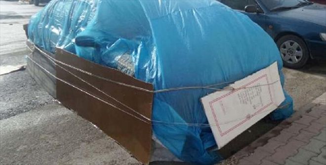 ARABASINI SOĞUKTAN KORUMAK İÇİN PAKETLEDİ