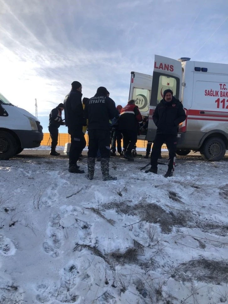 Sivas'ta Otomobil Şarampole Uçtu