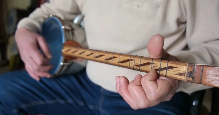 Sivaslı Usta Demlikten Enstrüman Yaptı