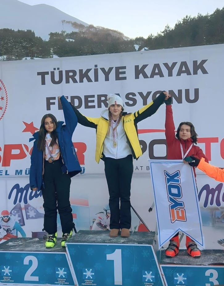 Kayak Yarışlarında 2 Kez Derece Yaptı