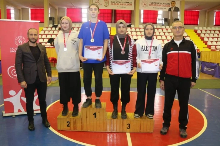 Sivas’ta Bilek Güreşi Rüzgarı Esti