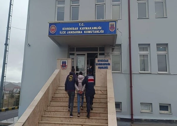 Aranan Şüphelileri Jandarma Yakaladı
