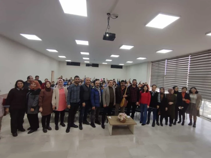 Aşık Veysel’in Türküleriyle Kulakların Pasını Sildi