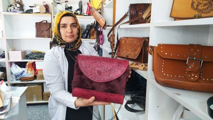 Kadınlar Deriyi İşleyip Para Kazanıyor