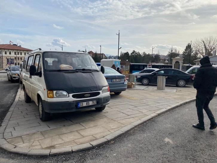 Sivas’ta Kaldırımlar Park Yeri Oldu