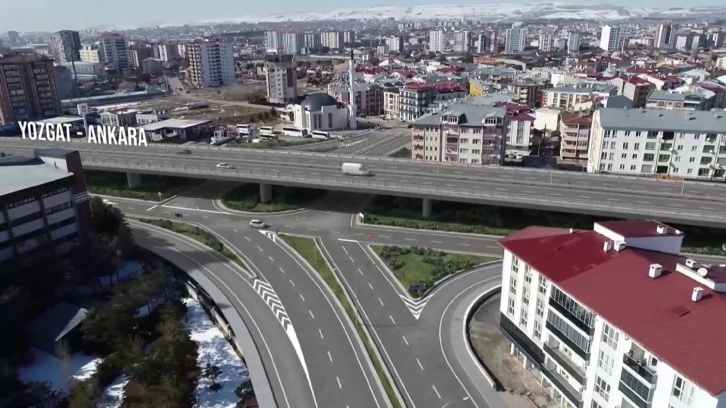 Yol Açıldı Trafik Işıklarında Bekleyiş Sürüyor