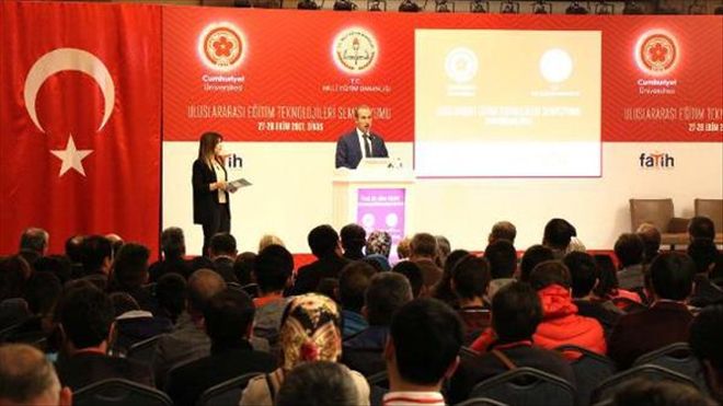 ULUSLARARASI EĞİTİM TEKNOLOJİLERİ SEMPOZYUMU DÜZENLENDİ