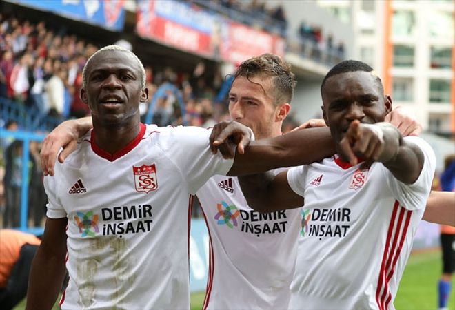 GOLLERE YABANCILAR İMZALAR ATMAYA DEVAM EDİYOR