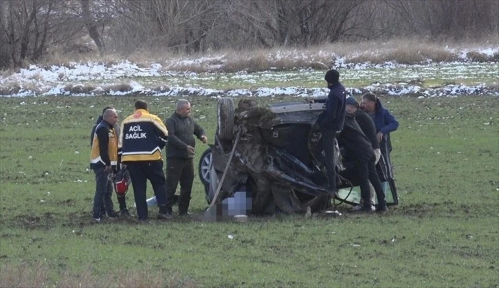 Sivas'ta Otomobil Devrildi: 1 Ölü, 1 Yaralı