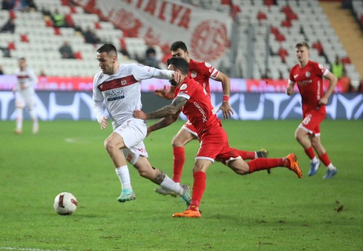 Sivasspor 8. Mağlubiyetini Aldı