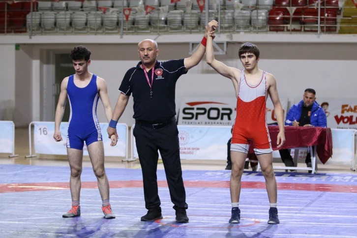 Güreşte Sivas Seçme Müsabakaları