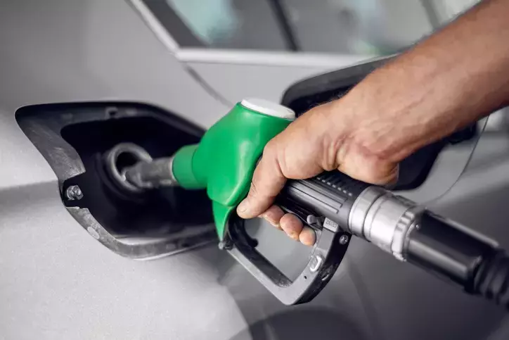 Benzine ve Motorine Kallavi Zam