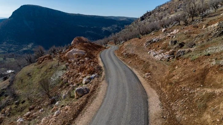 Dev Kayalar Kamyonlar Taşındı