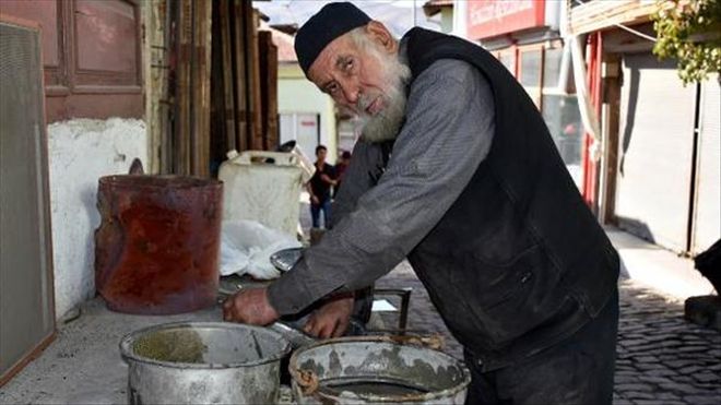 ÖMRÜNÜN 70 YILINI KALAYCILIĞA VERDİ