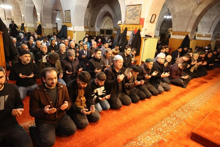 Sivas'ta Depremde Ölenler İçin Dua Edildi