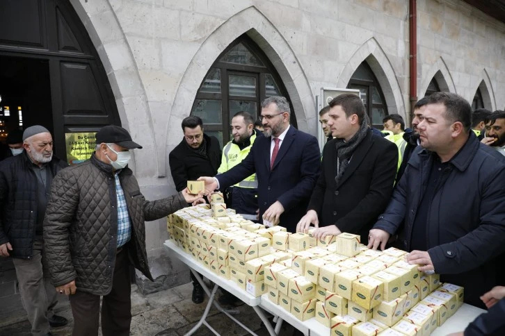 Sivas'ta Kandil Simidi Dağıttılar