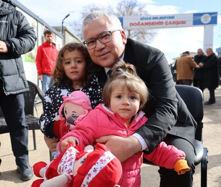 Vali Şimşek Deprem Bölgesini Gezdi