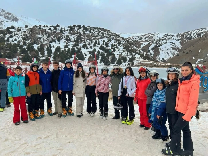 Sivaslı Kayakçılar Derece Yaptı