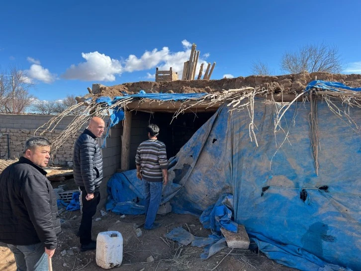 Ahır Çöktü Koyunlar Telef Oldu