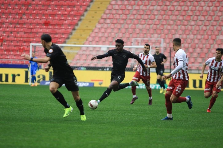 İlk Yarıda Manaj Sahnede