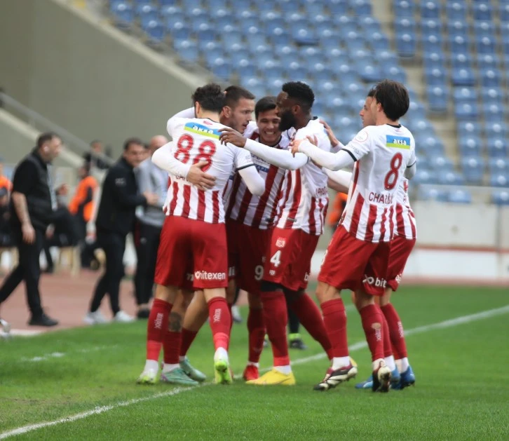 Manaj Bir Puanı Aldı