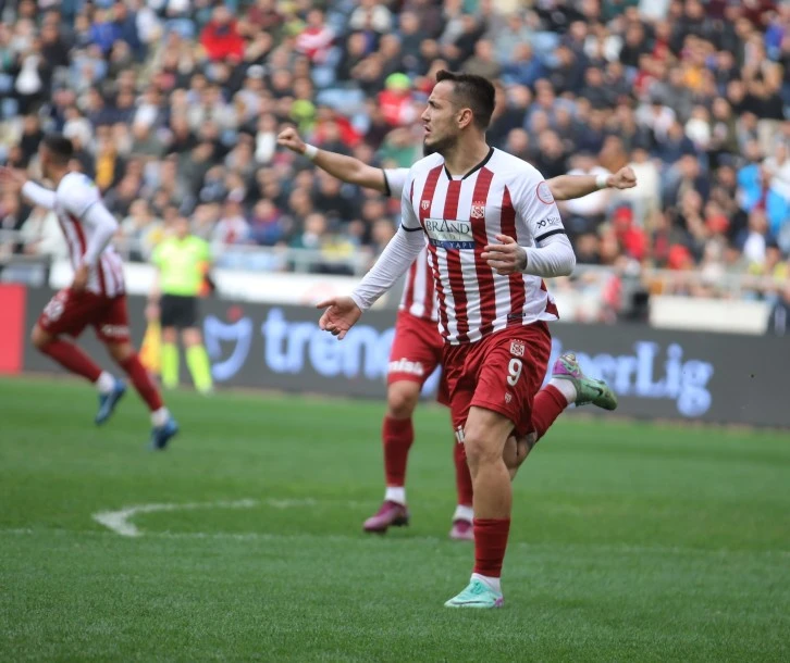 Manaj Gollerine Devam Ediyor