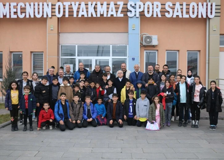 Vali Şimşek Spor Tesislerini Gezdi