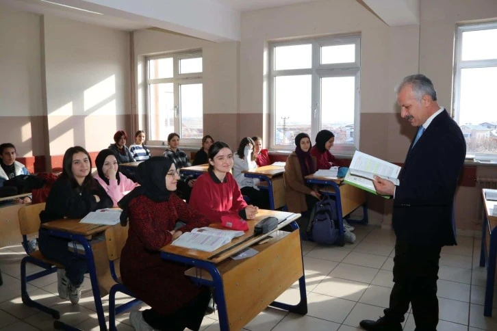 Öğretmenler ve Öğrencileri Dinledi