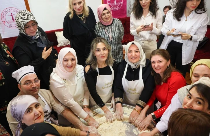Şehirli Kadınlar Tel Helva Çekti