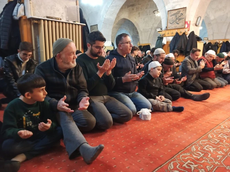 Sivaslılar Camileri Doldurdu