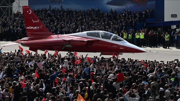 Yeni "Türk Yıldızı" HÜRJET Parlıyor